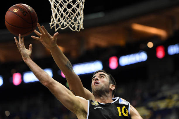 更是在观察 更是在观察