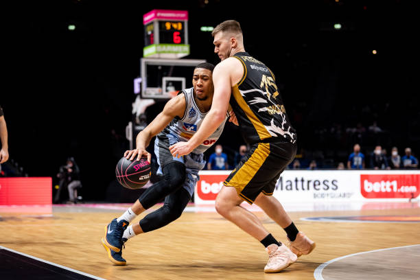 他们面对经 他们面对经